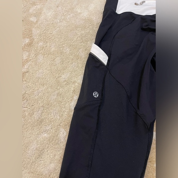 Lululemon Athletica Run: Mod Moves Crop in Black / White women’s size 8 - Picture 12 of 14